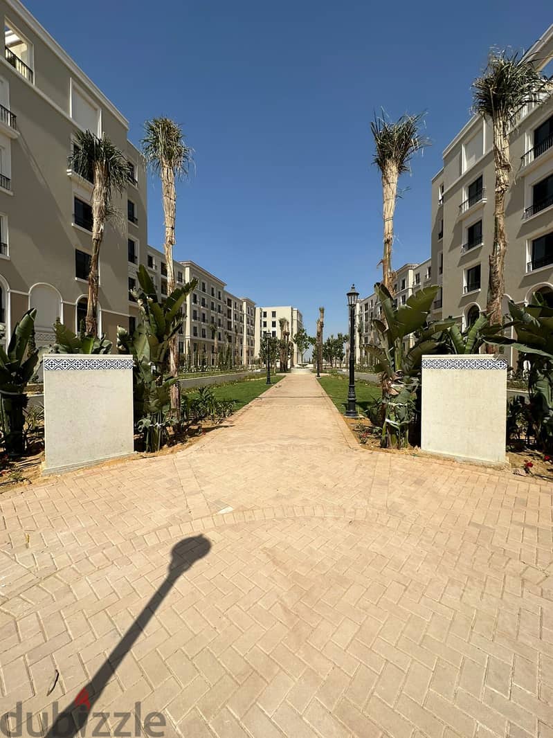 شقة للبيع 164 متر في الشيخ زايد امام هايبر متشطبة بالتكيفات متاح تقسيط يصل الي 7 سنوات 10