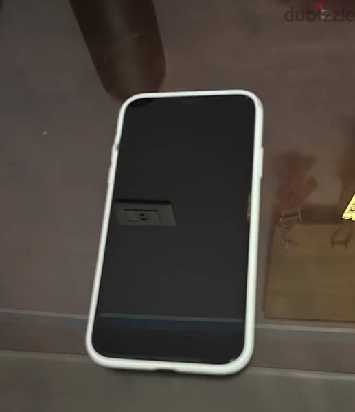 White IPhone XR 128GB + 3 Cases! بحالة ممتازة 1