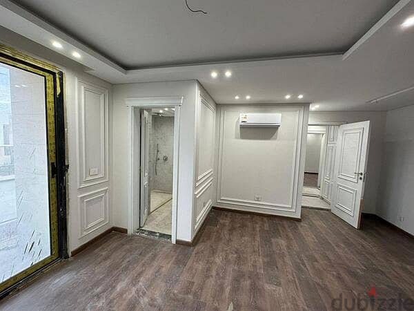Apartment for quick sale in Galleria in front of the American University, immediate receipt at the cheapest price on the market, three rooms 3