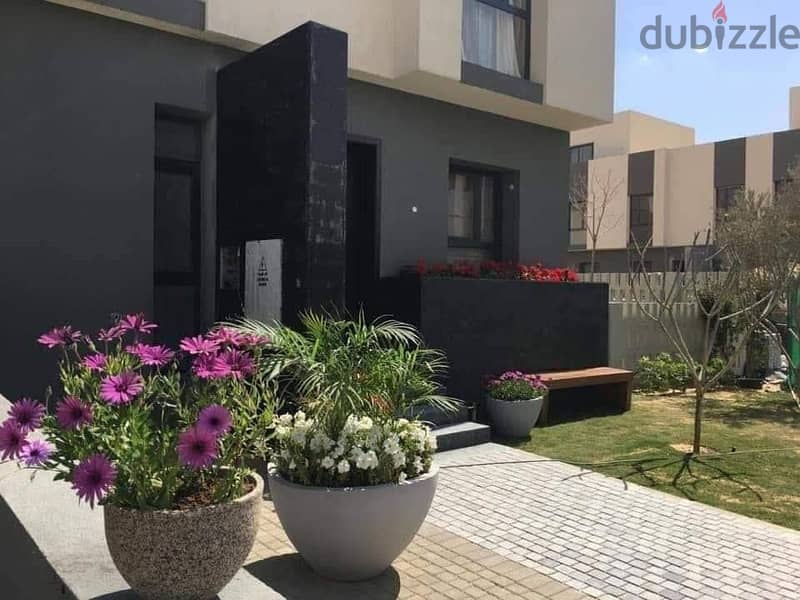 240 meter villa for sale in Al Burouj Compound in Shorouk, next to the International Medical Center / In installments over 8 years fully finished 8