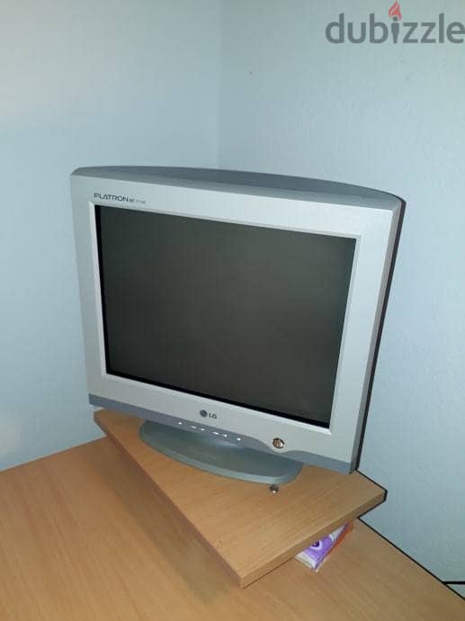 شاشة كمبيوتر LG فلاتون 17 بوصه 1