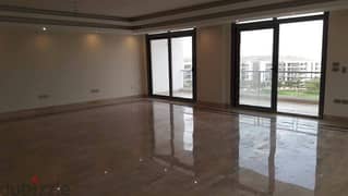 بمقدم 585 الف شقة فاخرة للبيع 156 م 3 غرف فيو مميز جداً علي لاندسكيب امام مطار القاهرة الدولي