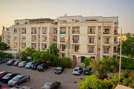 125 sqm apartment, 3 rooms, including a master, and 2 bathrooms, ultra super luxury, in Hadayek Al Mohandiseen Compound 3