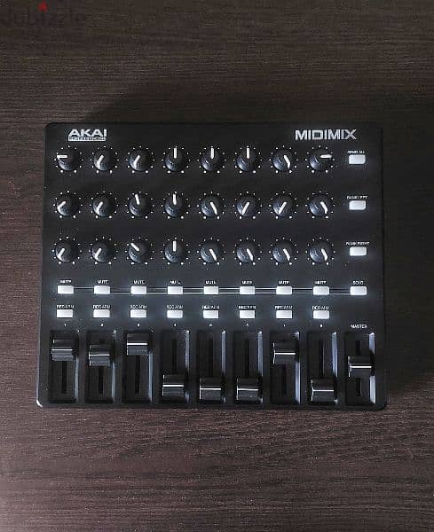 Akai Midimix mixing controller 0