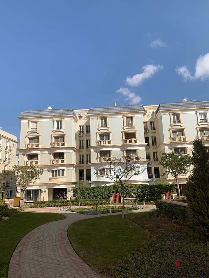 200 sqm apartment, ready to move for sale in the heart of the Fifth Settlement, with a 15% down payment, in a residential compound 4