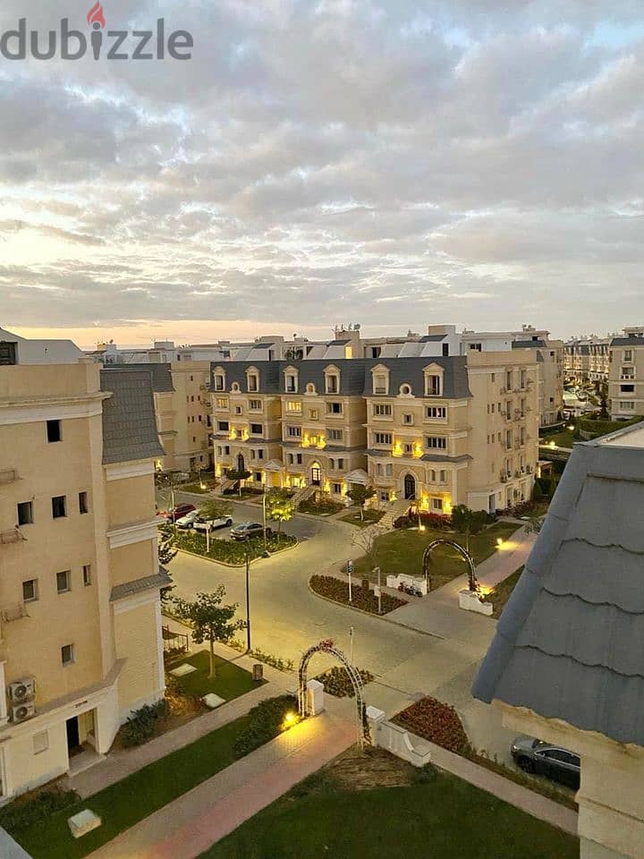 200 sqm apartment, ready to move for sale in the heart of the Fifth Settlement, with a 15% down payment, in a residential compound 10