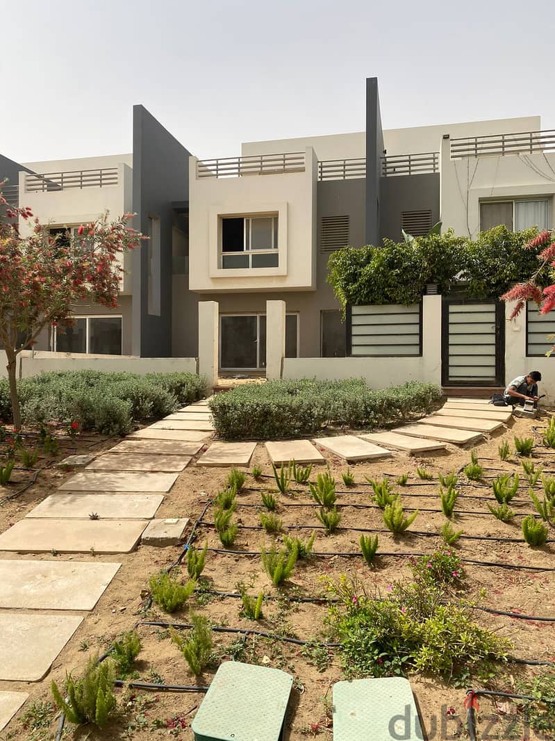 Townhouse middle for sale in Hyde Park new cairo View On Land Scape 1