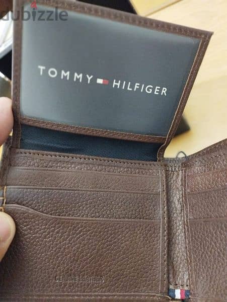 محفظه Tommy Hilfiger اصلي 2