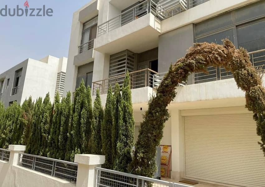 Villa for sale in Taj City Compound, New Cairo, with 8-year installments and discounts of up to 35% if paid in cash. A preview of the compound is avai 22