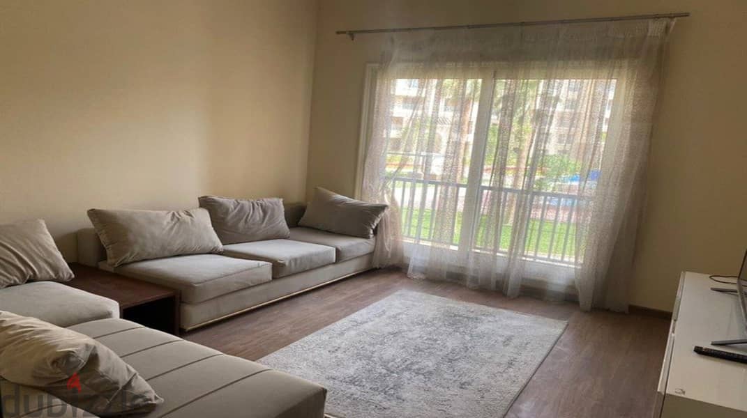 Two-room apartment with immediate receipt in Sun Capital October and installments over 6 years 7