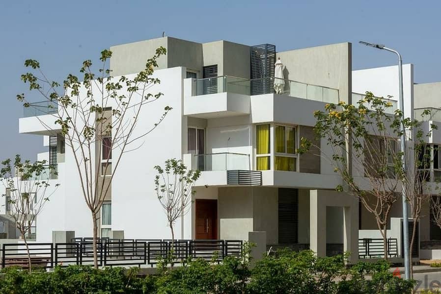 In the best location in New Cairo Immediately receive a townhouse villa in Beta Greens Compound 1