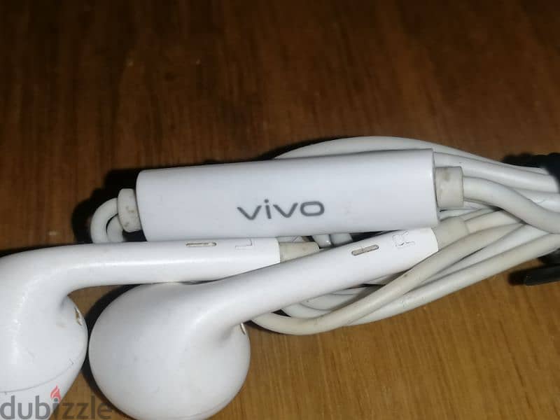 سماعه ViVO أصلي خارجه من علبه الموبايل 1