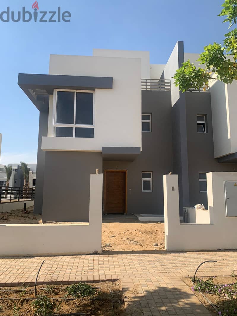 Twin House 237m with 300m land for sale with the lowest over in the market The second row on the park view landscape with installments in Hyde Park 1