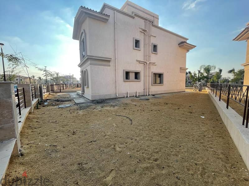 Villa for sale in Madinaty D3, distinctive garden view, prime location, with a 12-year installment plan 1