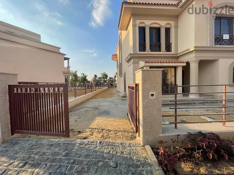 Villa for sale in Madinaty D3, distinctive garden view, prime location, with a 12-year installment plan 3