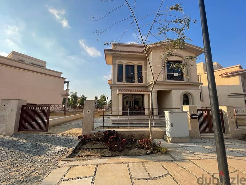 Villa for sale in Madinaty D3, distinctive garden view, prime location, with a 12-year installment plan 4