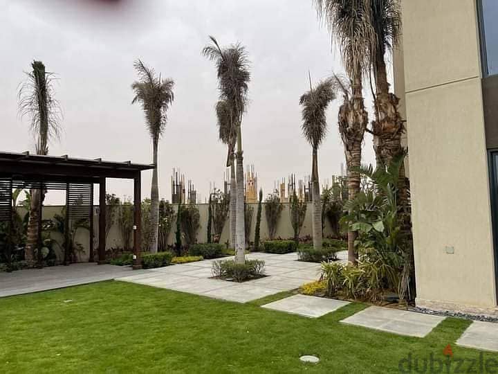 For sale standalone villa 314 m in the form of a luxurious palace, immediate receipt of the heart of Sheikh Zayed, near Beverly Hills and directly nex 4