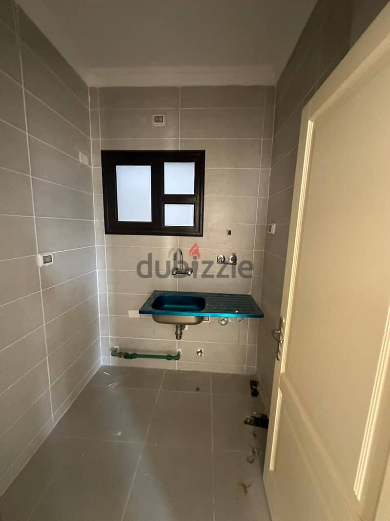 lowest price Apartment 2rooms for sale in Madinaty B8 prime view New Cairo 3