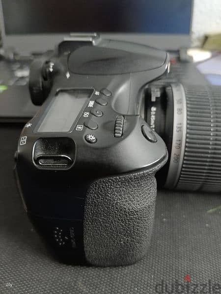 Canon 60d with lens 18-200 5
