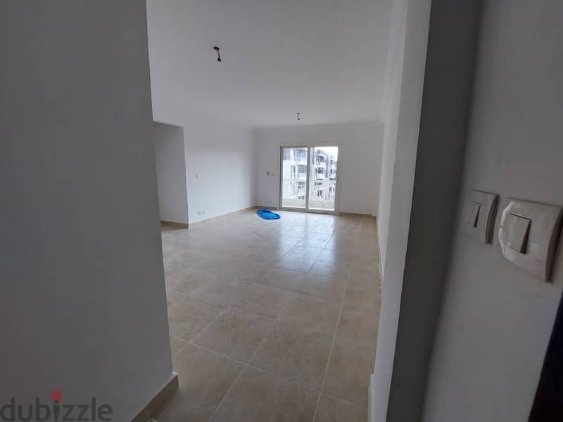 Apartment for rent in Madinaty, 116 square meters, with a clear north-facing garden view, located in the latest phase B10. 2