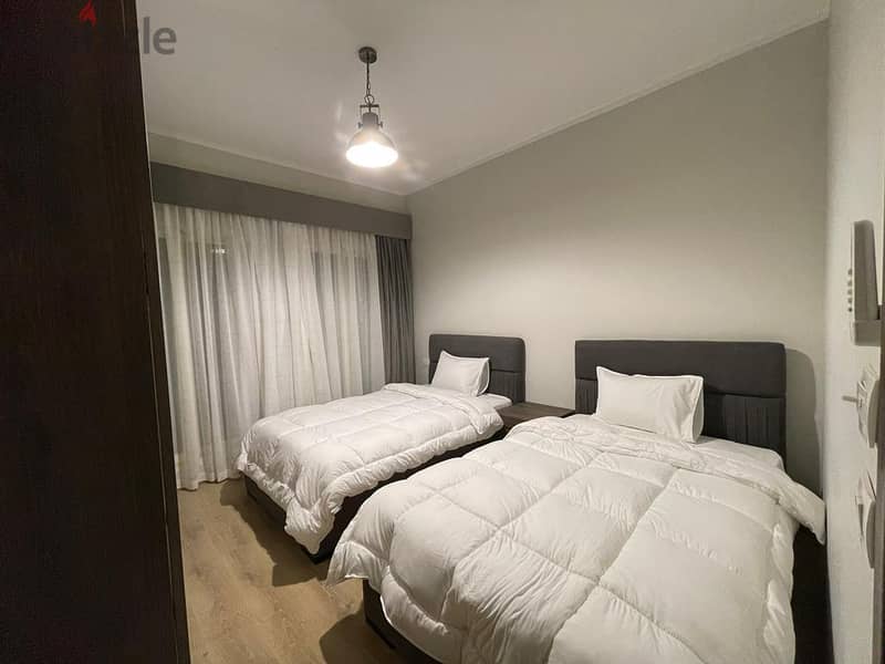 3 rooms ,90 Avenue, fully furnished ,special price 10