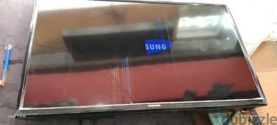 شاشة سامسونج ٣٢ بوصة مكسورة مع كارتونة UA32J4170AS 0