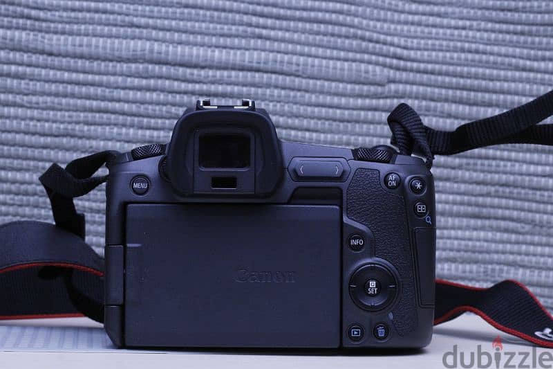 Canon EOS R 2k shutter with lens rf24-105mm 3