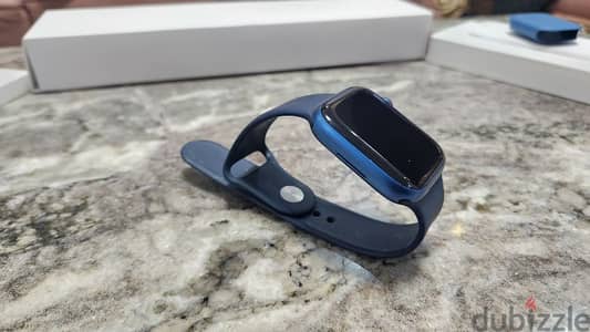 Apple watch series 7 45 mm as new   ابل وتش ٧ مفيهاش خربوش + اكسسوارات