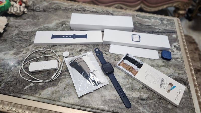 Apple watch series 7 45 mm as new   ابل وتش ٧ مفيهاش خربوش + اكسسوارات 1