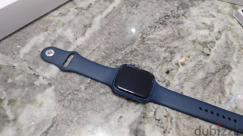 Apple watch series 7 45 mm as new   ابل وتش ٧ مفيهاش خربوش + اكسسوارات 2