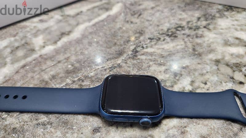 Apple watch series 7 45 mm as new   ابل وتش ٧ مفيهاش خربوش + اكسسوارات 3