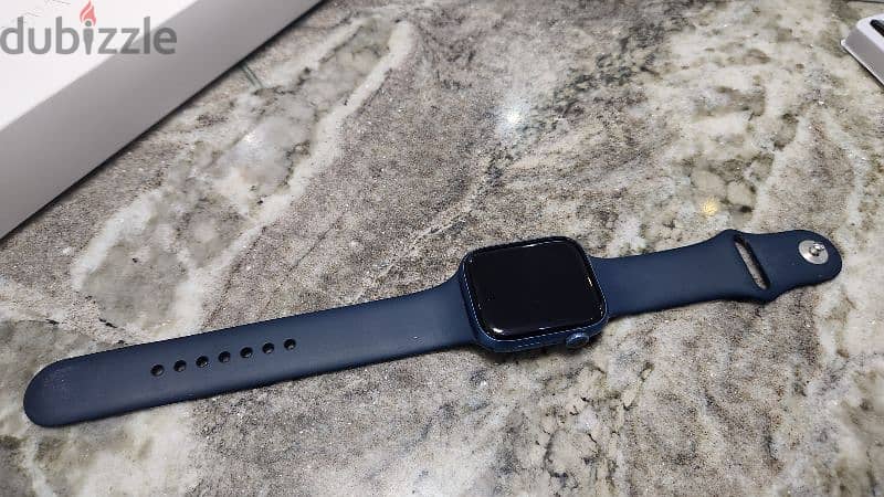 Apple watch series 7 45 mm as new   ابل وتش ٧ مفيهاش خربوش + اكسسوارات 8