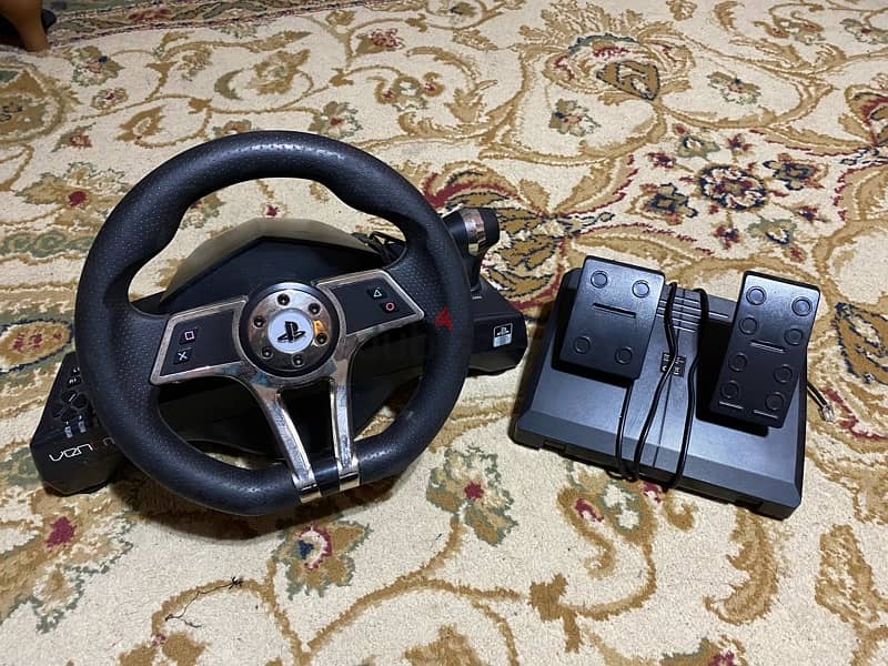 Venom PlayStation 4 steering wheel 1