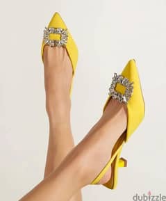 yellow shoes 0