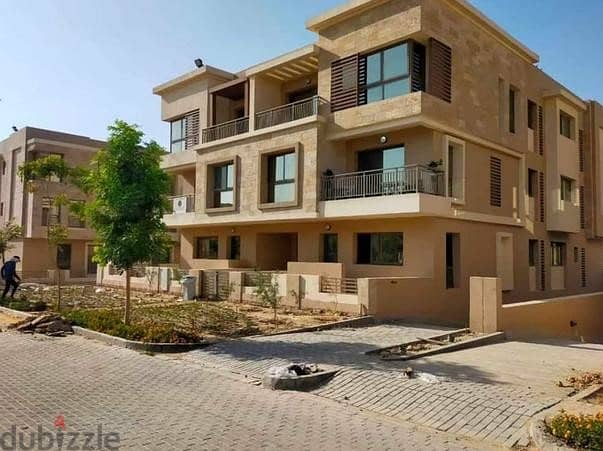 Townhouse Overlooking Landscape with Down Payment and Installments in Taj City New Cairo تاج سيتي التجمع 4