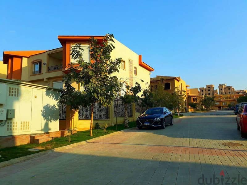 For sale, a villa in the heart of the Fifth Settlement ((immediate delivery)) near 90th Street and the AUC, with payment facilitiesللبيع فيلا بالتجمع 3