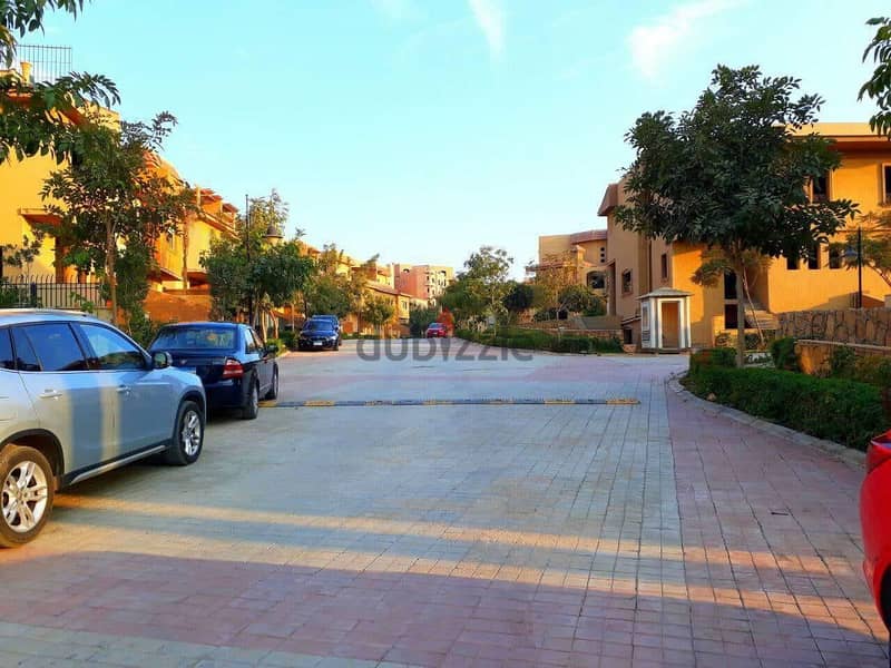 For sale, a villa in the heart of the Fifth Settlement ((immediate delivery)) near 90th Street and the AUC, with payment facilitiesللبيع فيلا بالتجمع 5