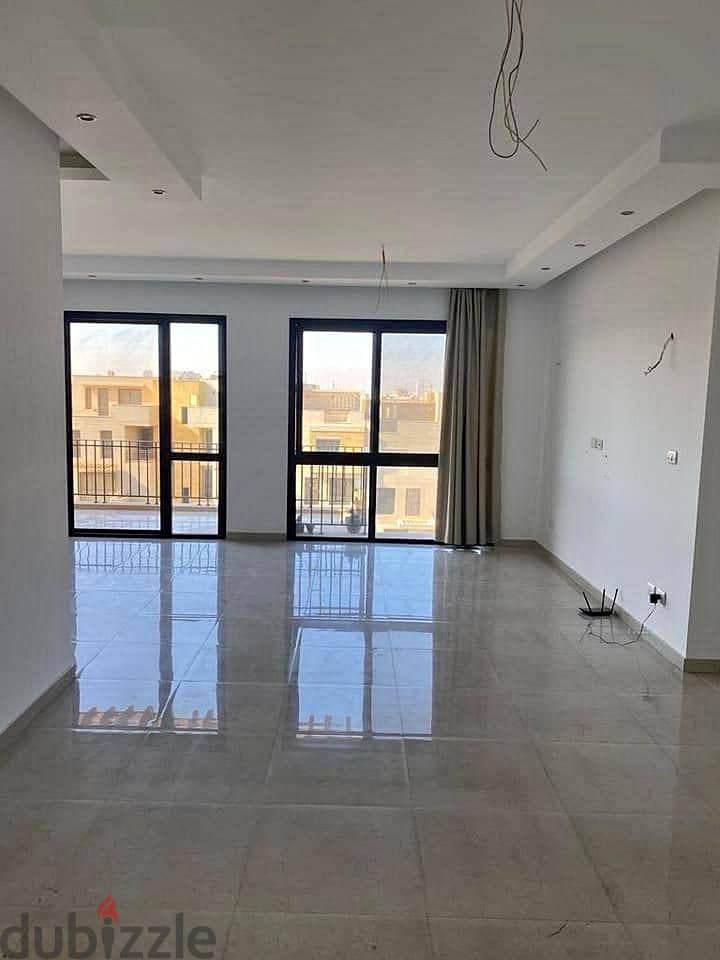 3-bedroom apartment for sale, immediate receipt, in Eastown Compound in the heart of the Fifth Settlement, next to the American University AUC 1