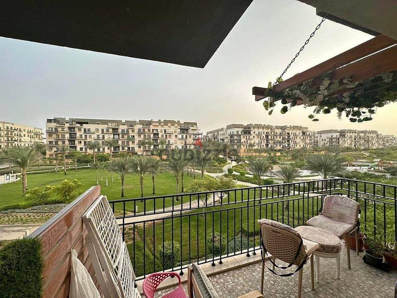 3-bedroom apartment for sale, immediate receipt, in Eastown Compound in the heart of the Fifth Settlement, next to the American University AUC 2