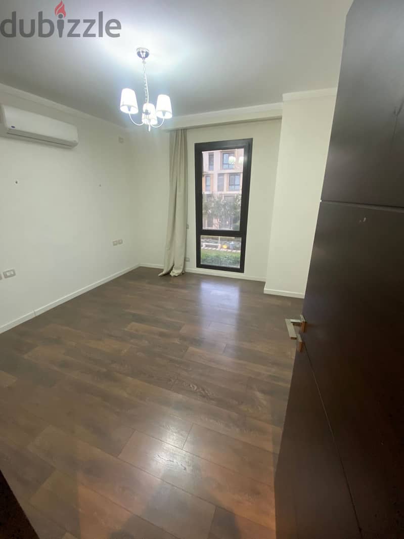 Duplex with Garden in Eastown with Kitchen & Acs . 6