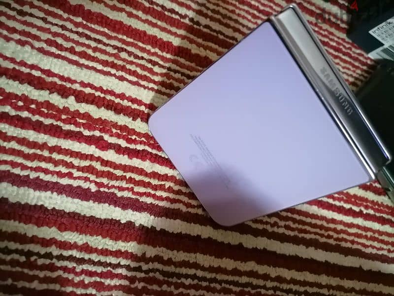 سامسونج Galaxy Z Flip 4حالة ممتازة من السعودية ذاكرة 256 رام٨جيجا ازرق 4