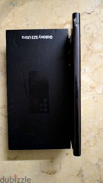 Samsung Galaxy S23 Ultra 
الجهاز فيه خبطه في الشاشة 1