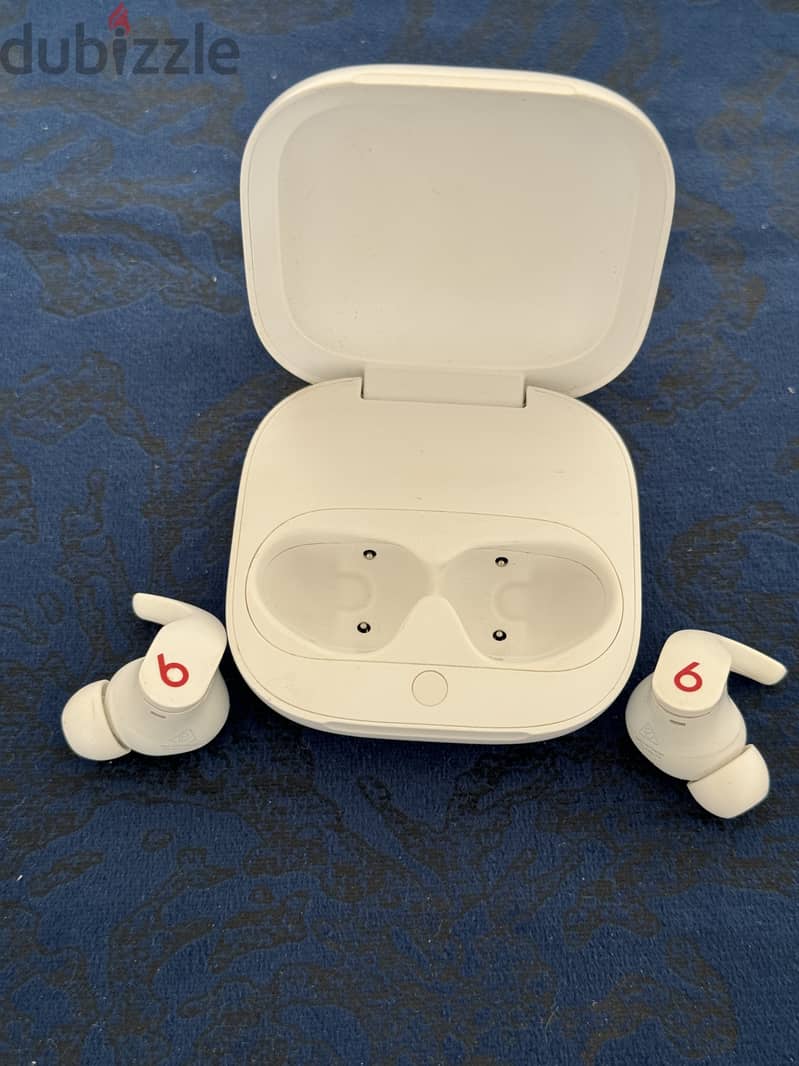 Beats Fit Pro white in Excellent condition 4
