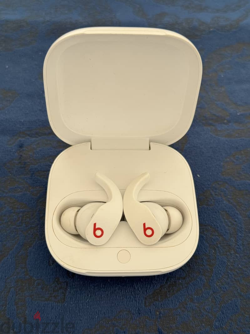 Beats Fit Pro white in Excellent condition 5
