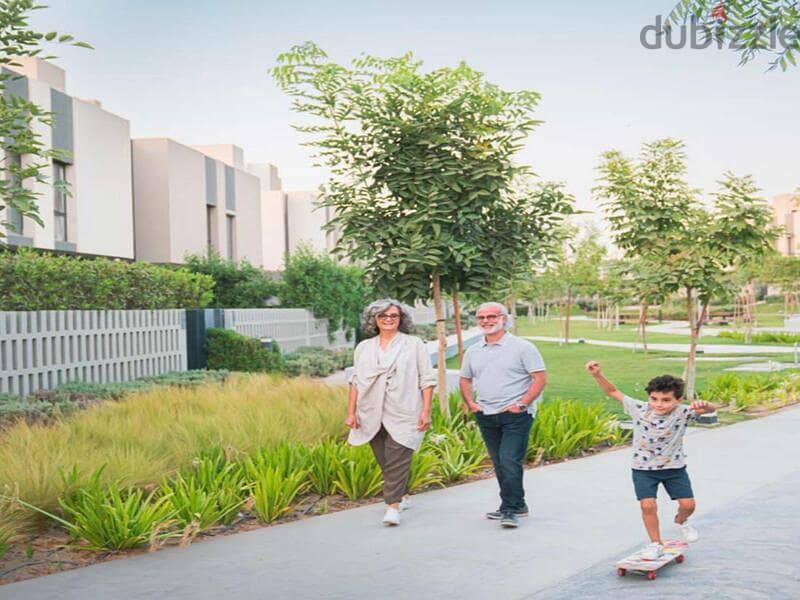 Find the price of a townhouse villa with a 5% down payment and equal installments in Al Burouj 8