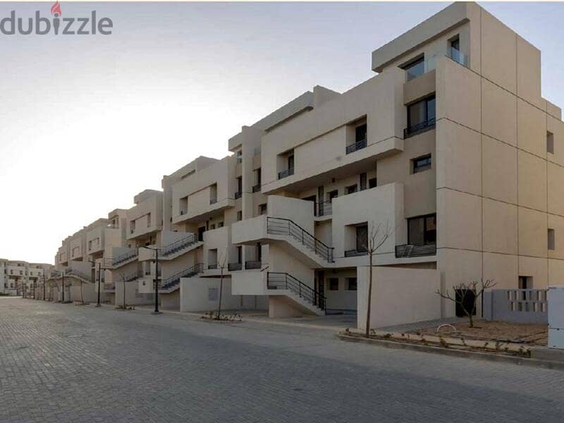 Find the price of a townhouse villa with a 5% down payment and equal installments in Al Burouj 18