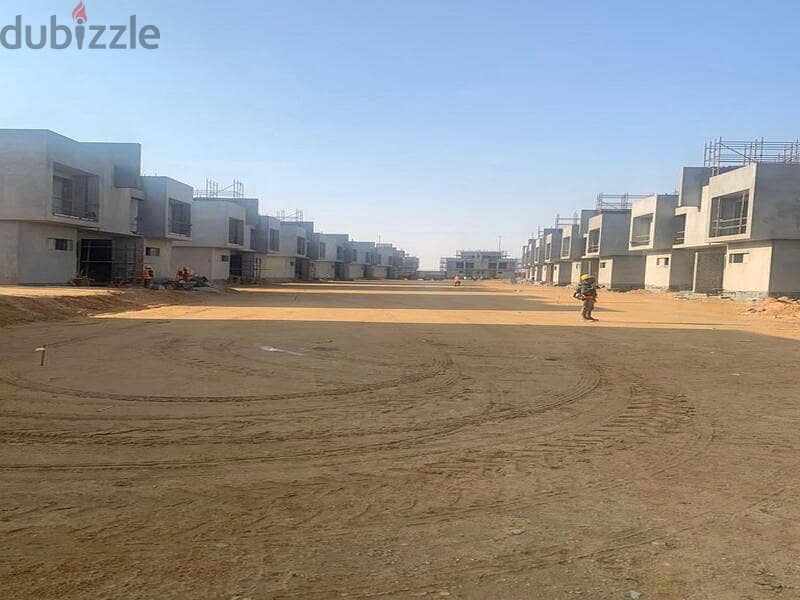 Find the price of a townhouse villa with a 5% down payment and equal installments in Al Burouj 22