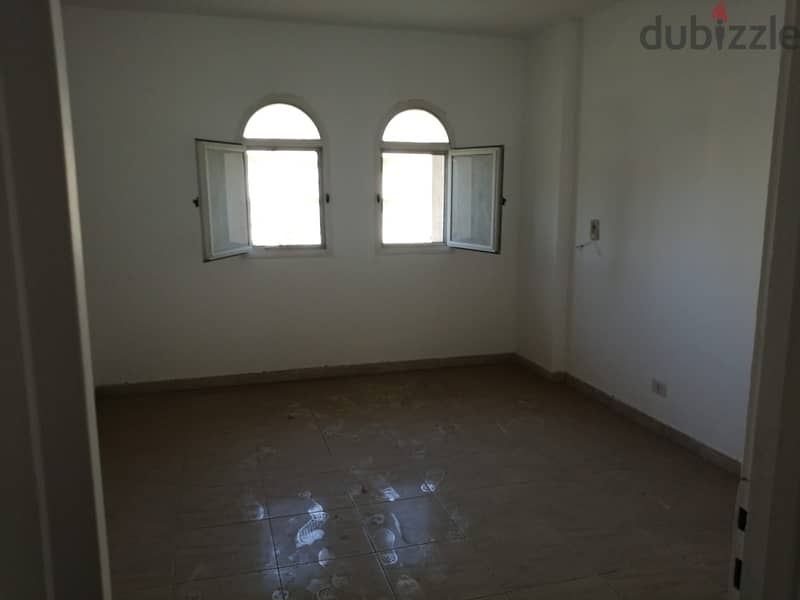 Apartment 135m for sale in Madinaty, in the early phases, overlooking a garden, near services in B1. 1