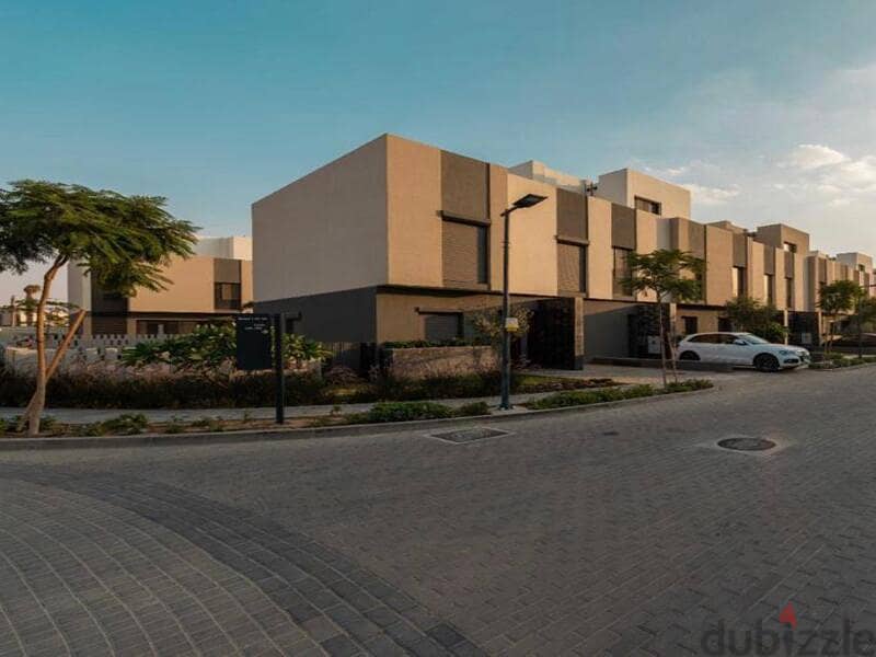 Book at the launch price of a 4-room townhouse villa with a 5% down payment and equal installments in Al Burouj 16