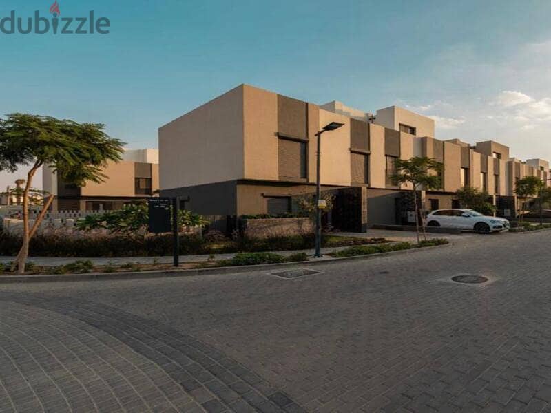 Find the price of a townhouse villa with a 5% down payment and equal installments in Al Burouj 15